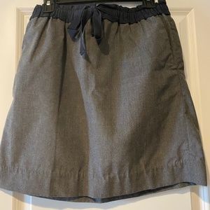 GAP Gray mini-skirt, size Medium